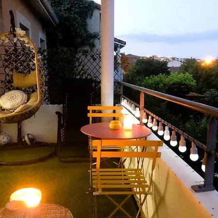 Studio Calme Proche Cite Apartmán *